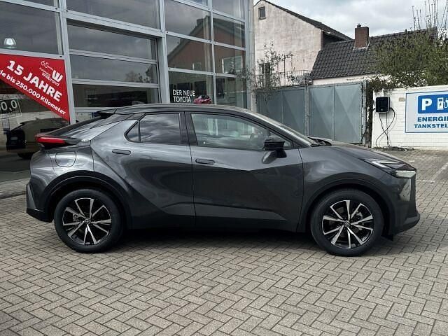 Neu Toyota C-HR 224 PS (164 kW) 2025 Grau SUV