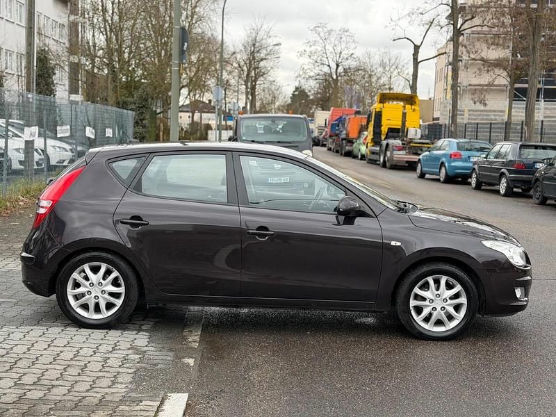 Gebraucht Hyundai i30 Classic 116 PS (85 kW) 2008 Braun Limousine