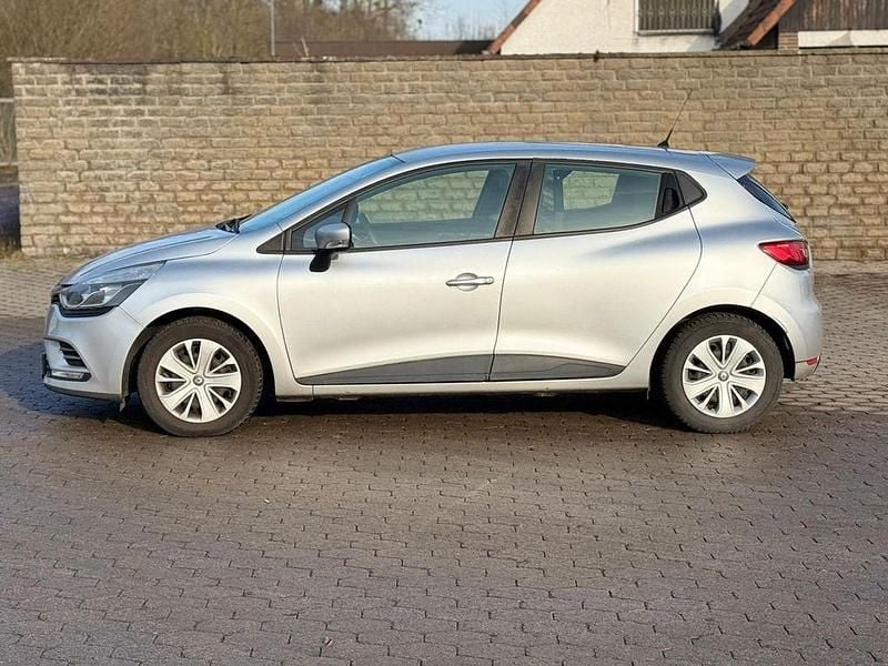 Gebraucht Renault Clio IV 75 PS (55 kW) 2018 Silber Limousine