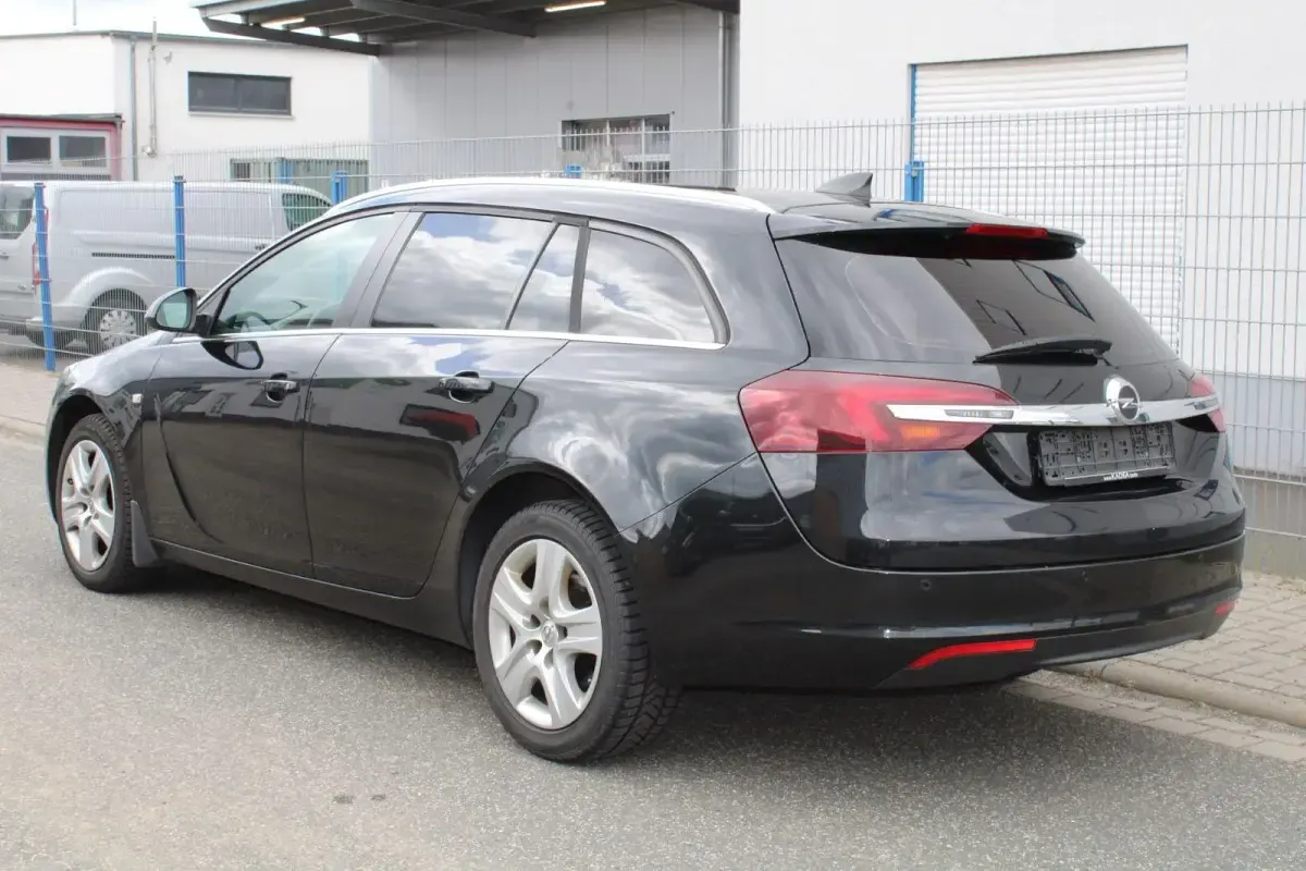 Gebraucht Opel Insignia Edition 136 PS (100 kW) 2016 Schwarz Kombi