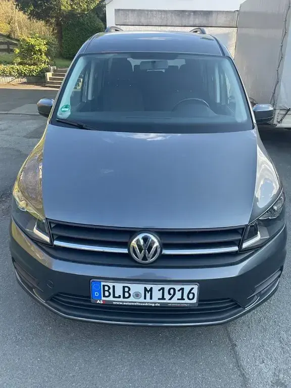 Używany VW Caddy Maxi 125 KM (91 kW) 2018 Szary Minivan