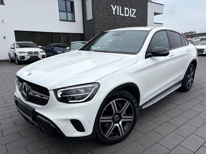Weiß Gebraucht 2019 Mercedes GLC200 Night SUV | 33.450 € (Etwas zu teuer) - Bild 1/4