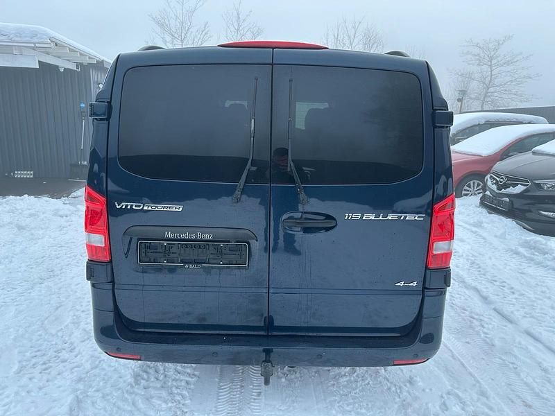 Gebraucht Mercedes Vito 190 PS (139 kW) 2016 Blau Van