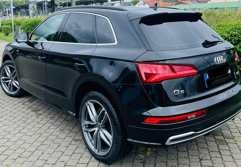Second-hand Audi Q5 S-Line 190 CP (139 kW) 2019 Negru SUV