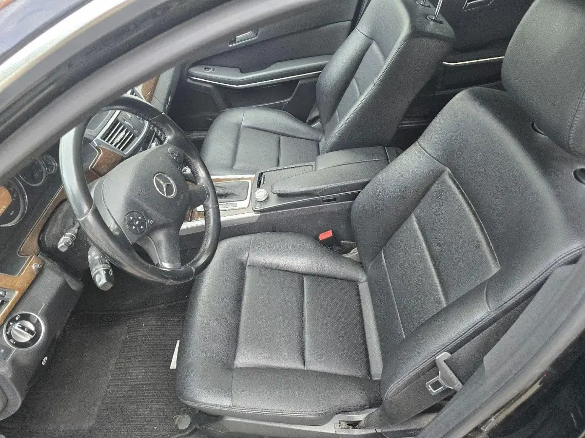 Gebraucht Mercedes E250 204 PS (150 kW) 2010 Schwarz Limousine