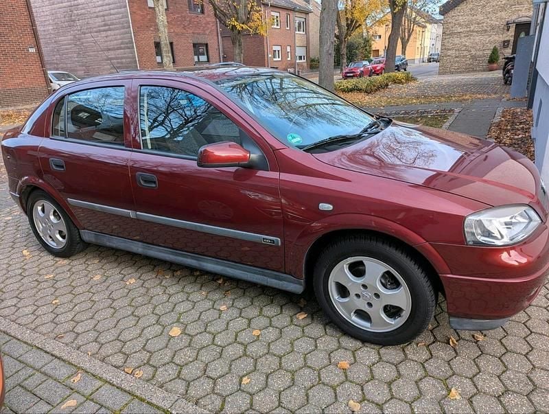 Second-hand Opel Astra 75 CP (55 kW) 2000 Roșu Berlinǎ