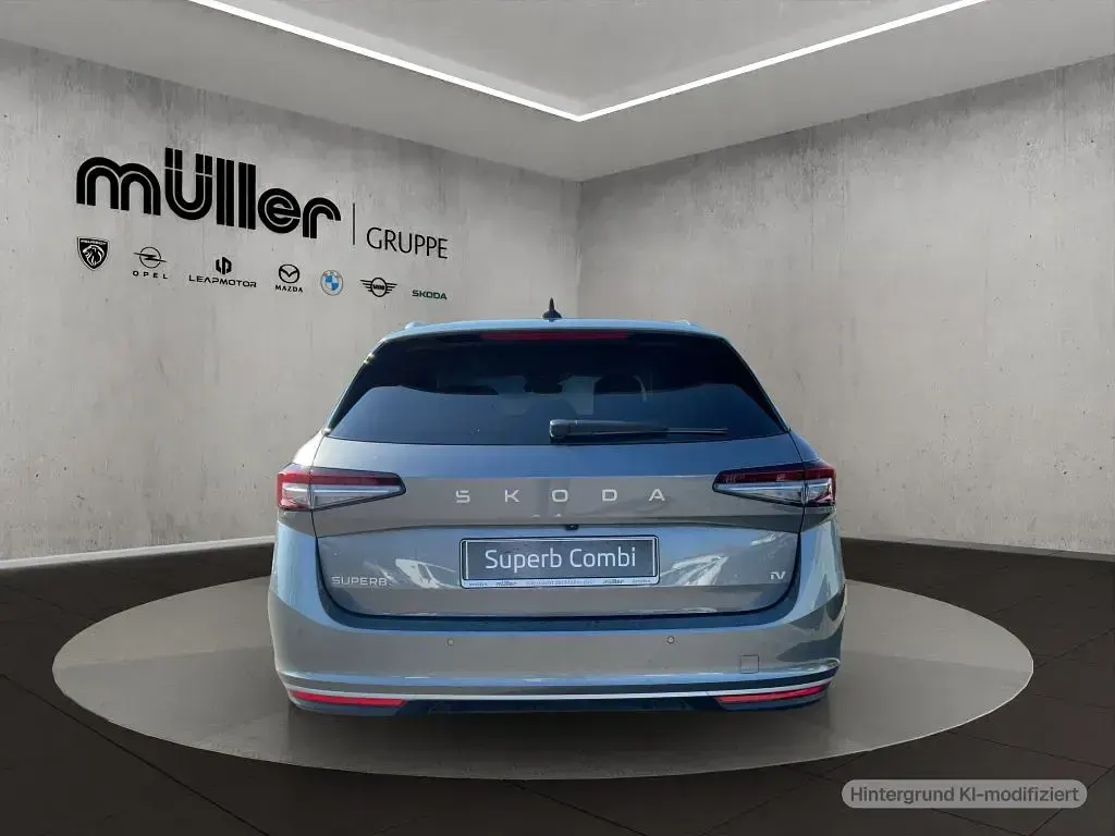 Neu Skoda Superb LAURIN & KLEMENT 204 PS (150 kW) 2025 Grau Kombi