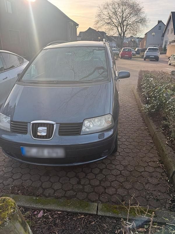 Grau Gebraucht 2008 Seat Alhambra Van / Kleinbus | 1.800 € (Superpreis) - Bild 1/4