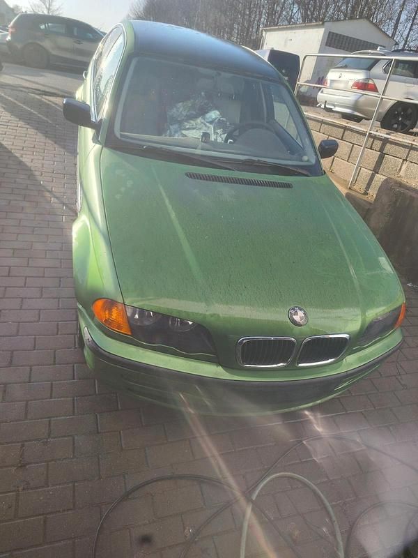 Gebraucht BMW 320 150 PS (110 kW) 2000 Grün Limousine