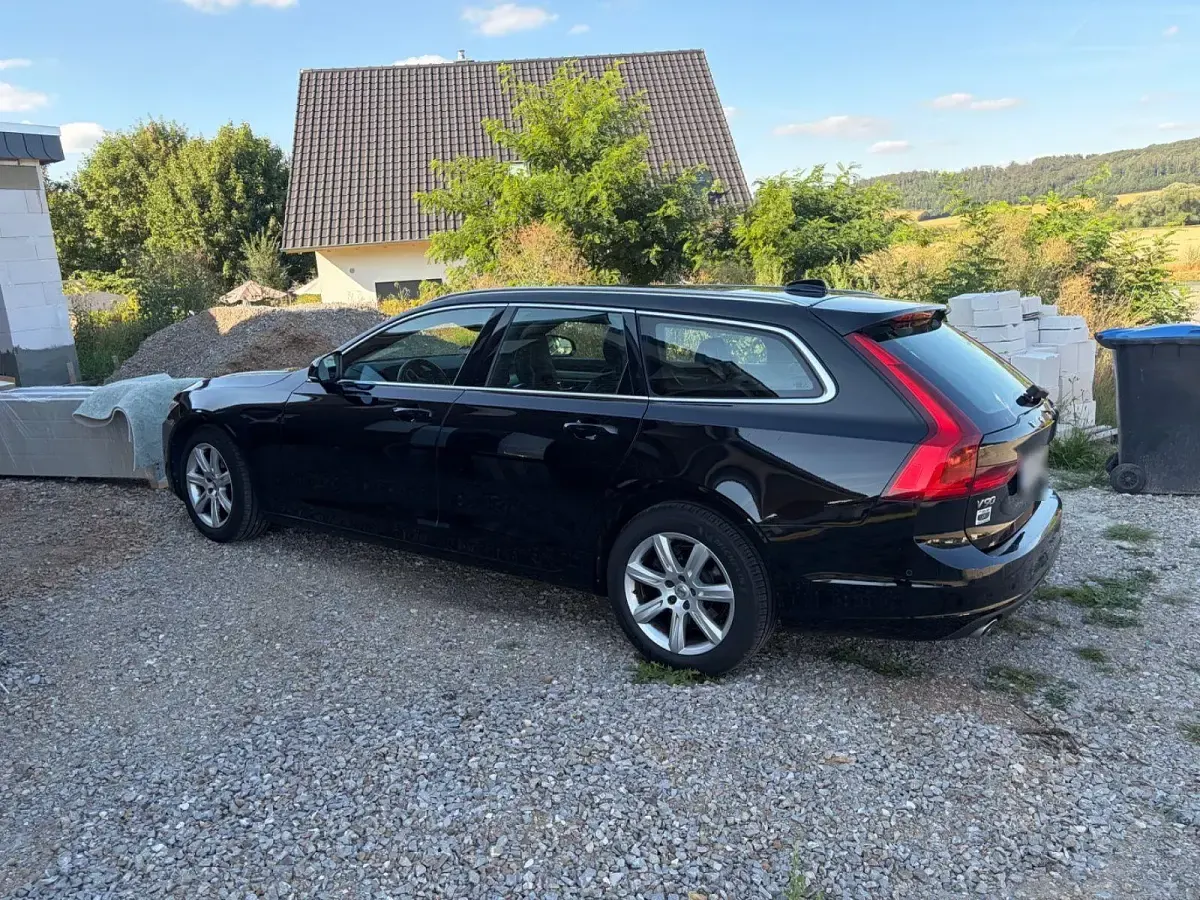 Gebraucht Volvo V90 Momentum 190 PS (139 kW) 2017 Schwarz Kombi