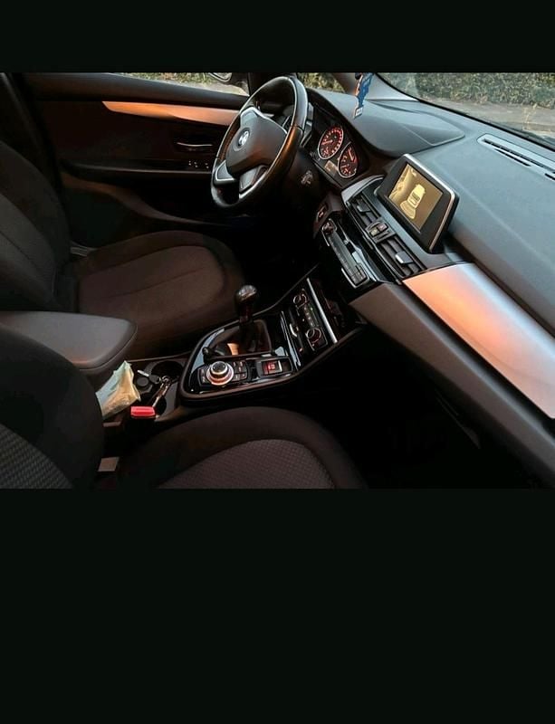 Schwarz Gebraucht 2015 BMW 218 Gran Tourer Van / Kleinbus | 7.999 € (Superpreis) - Bild 1/4