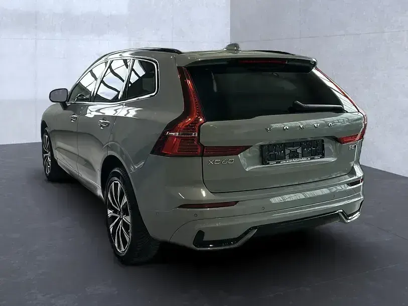 Gebraucht Volvo XC60 Plus 250 PS (183 kW) 2025 Vapour grey / (metallic) SUV