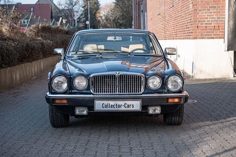 Gebraucht Jaguar XJ12 295 PS (216 kW) 1988 Blau Limousine