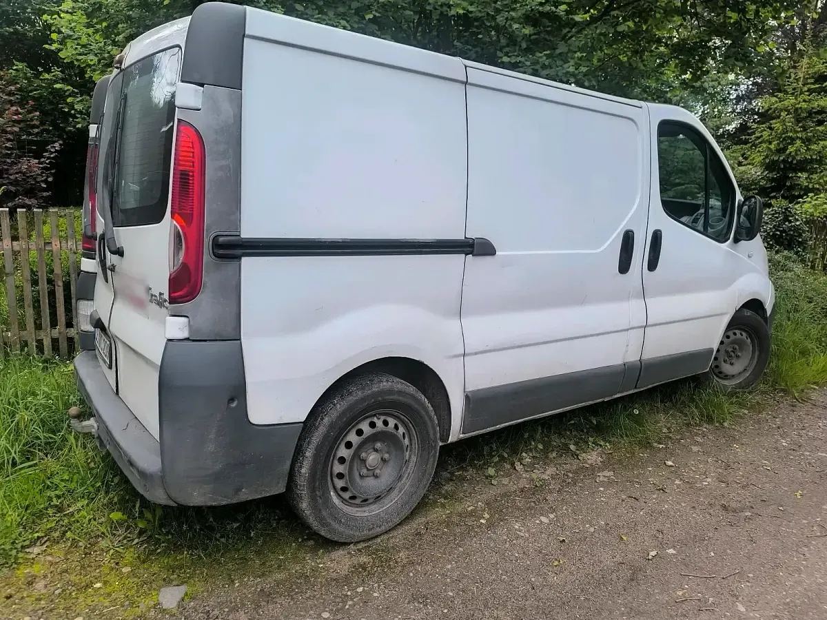Gebraucht Renault Trafic 146 PS (107 kW) 2011 Weiß Van / Kleinbus