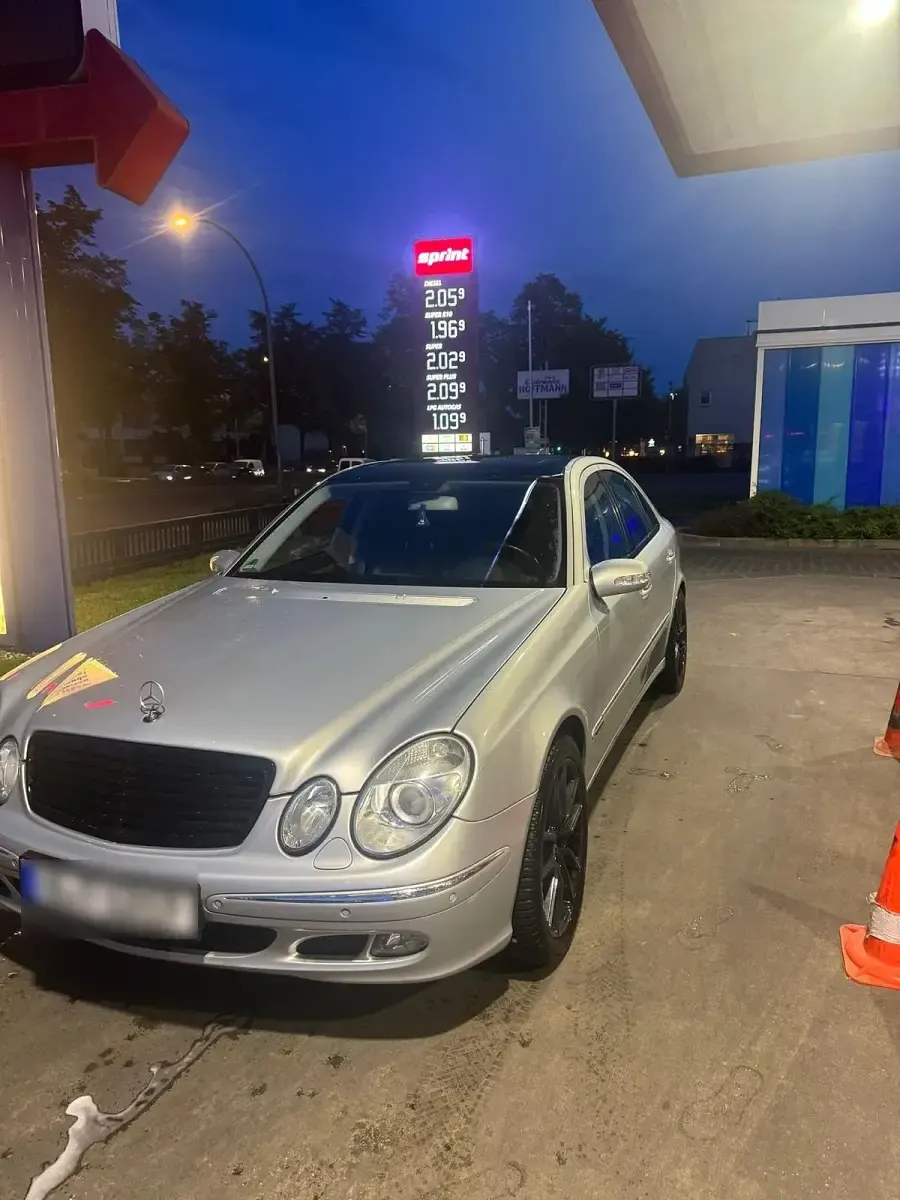 Gebraucht Mercedes E350 272 PS (200 kW) 2005 Silber Limousine