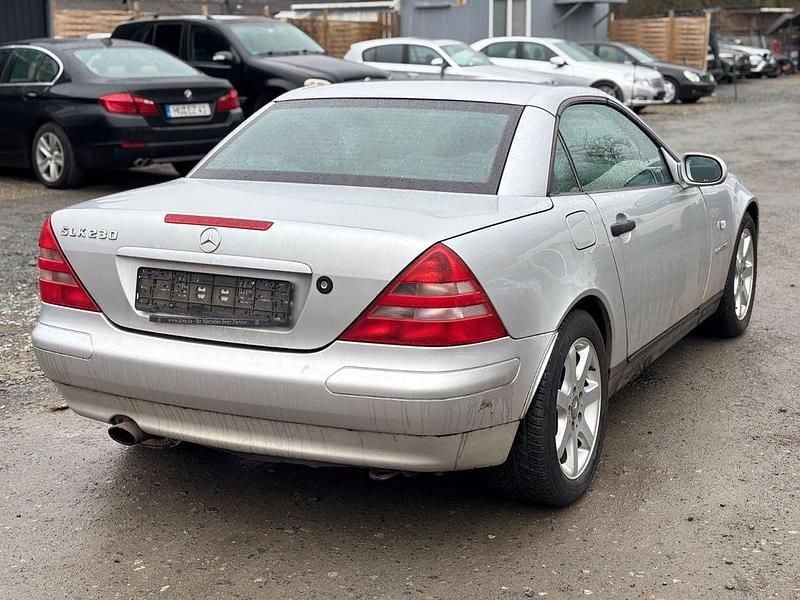 Gebraucht Mercedes SLK230 193 PS (141 kW) 1998 Silber Cabrio