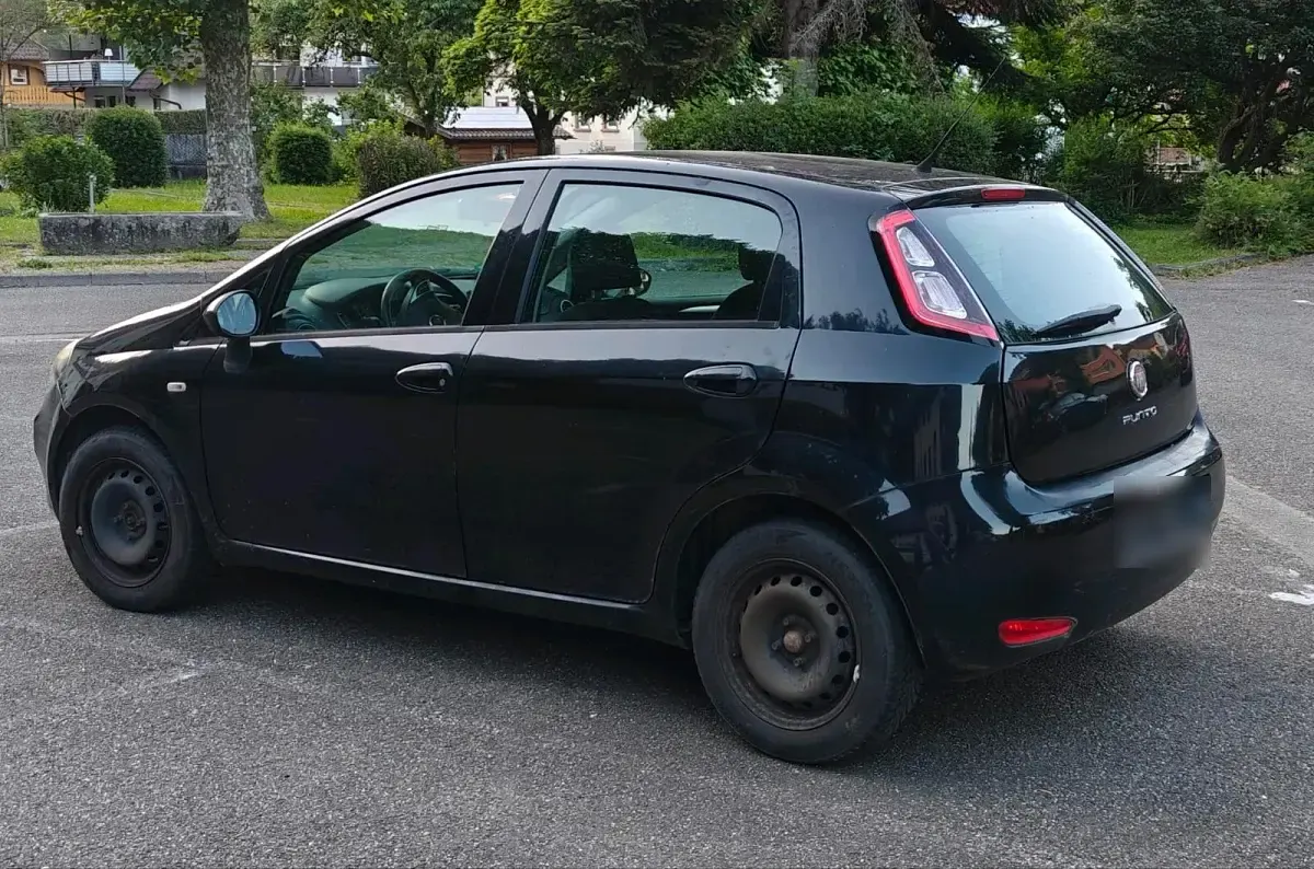 Gebraucht Fiat Punto 68 PS (50 kW) 2012 Schwarz Kleinwagen