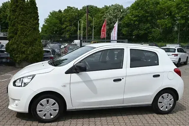 Gebraucht Mitsubishi Space Star 71 PS (52 kW) 2015 Weiß Limousine