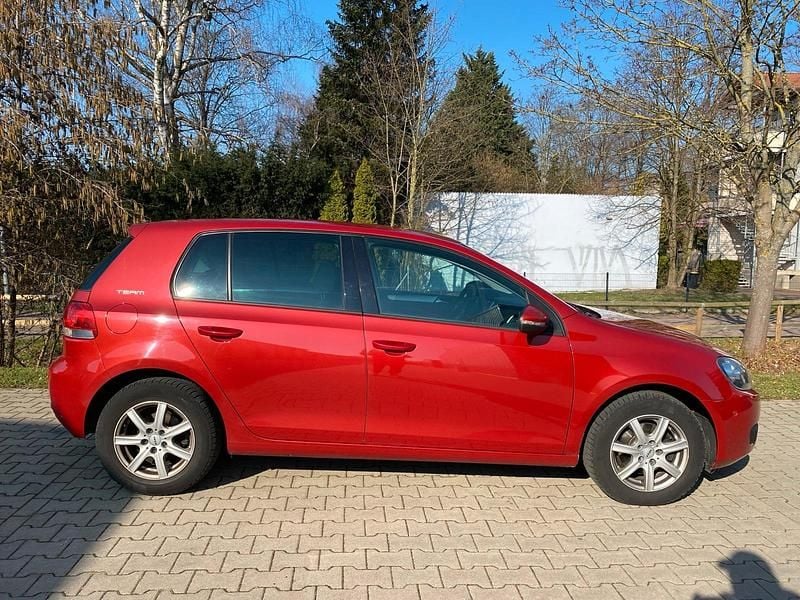 Gebraucht VW Golf VI 86 PS (63 kW) 2011 Rot Kleinwagen