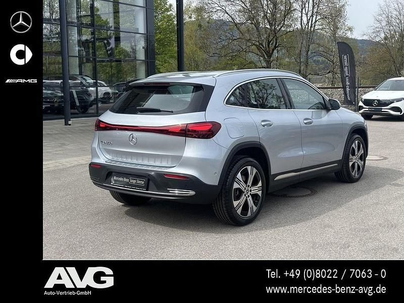 Second-hand Mercedes EQA250 Advanced 139 kW (190 CP) 2025 Argintiu SUV