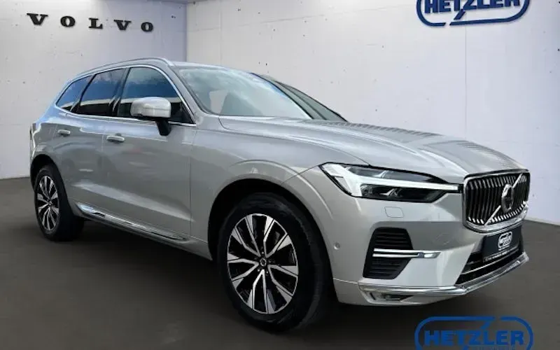 Gebraucht Volvo XC60 Plus 197 PS (144 kW) 2023 Silver dawn / metallic SUV