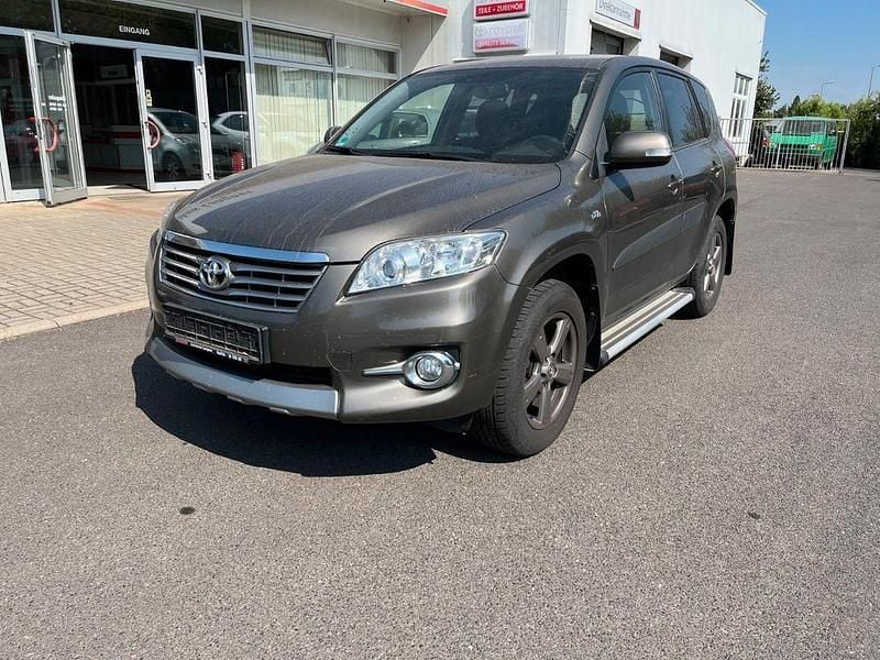 Braun Gebraucht 2012 Toyota RAV4 Travel SUV | 9.900 € (Guter Preis) - Bild 1/4