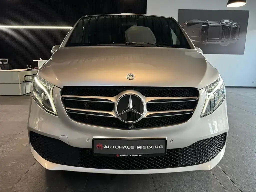 Gebraucht Mercedes V220 163 PS (119 kW) 2019 Brillantsilber metallic Van / Kleinbus