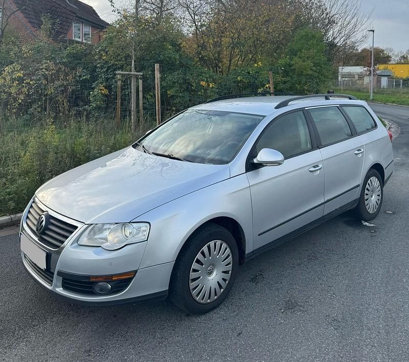 Silber Gebraucht 2010 VW Passat Kombi | 2.200 € (Superpreis) - Bild 1/4