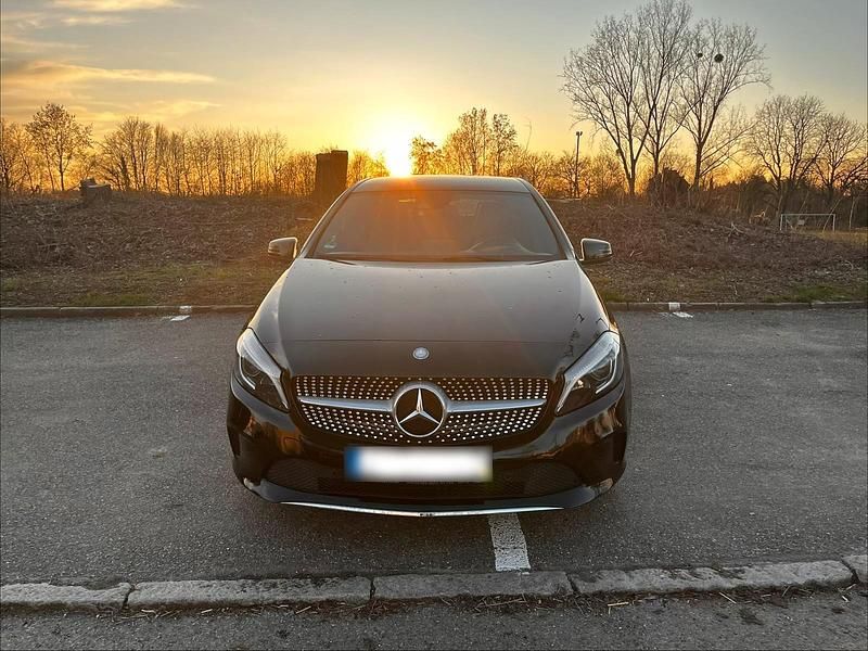 Gebraucht Mercedes A180 109 PS (80 kW) 2016 Schwarz Limousine
