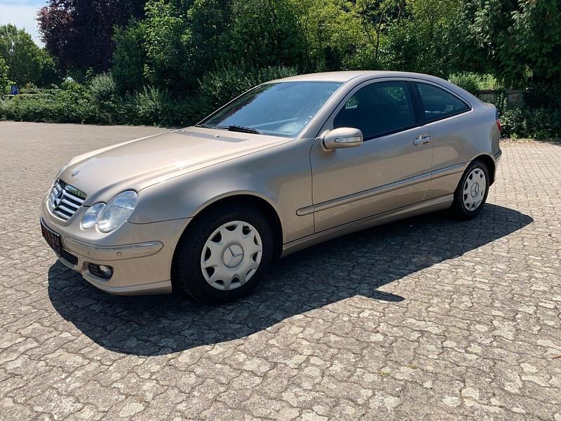 Beige Gebraucht 2005 Mercedes C200 Coupé | 4.299 € (Fairer Preis) - Bild 1/4