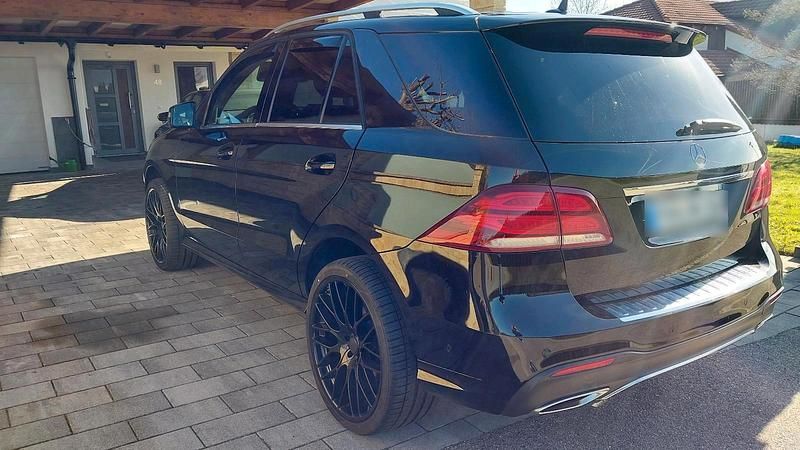 Gebraucht Mercedes GLE350 258 PS (189 kW) 2017 Schwarz SUV