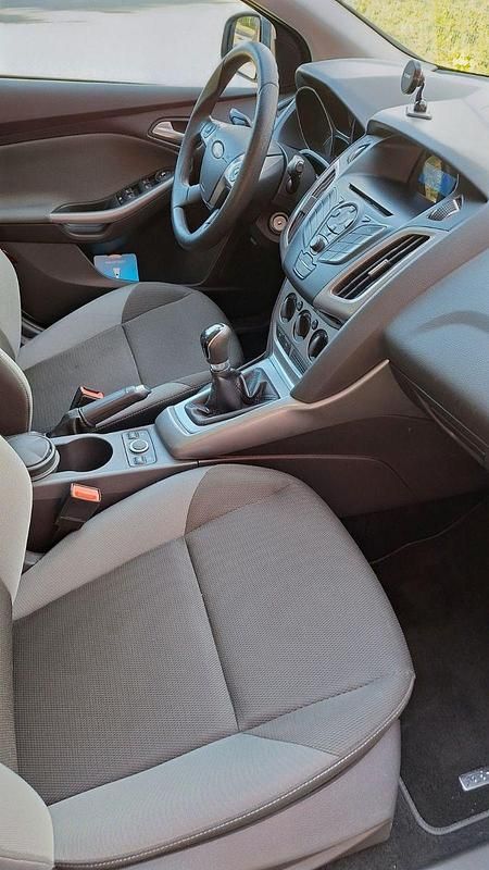 Second-hand Ford Focus Trend 105 CP (77 kW) 2011 Alb Break