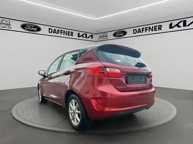 Gebraucht Ford Fiesta Titanium 125 PS (91 kW) 2020 Rubyrot (metallic) Kleinwagen