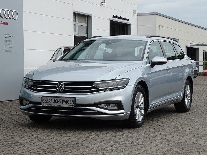 Silber Gebraucht 2023 VW Passat Business Kombi | 22.790 € (Guter Preis) - Bild 1/4