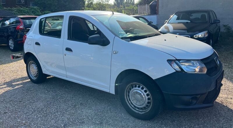 Weiß Gebraucht 2015 Dacia Sandero Essentiel Kleinwagen | 1.990 € (Superpreis) - Bild 1/4