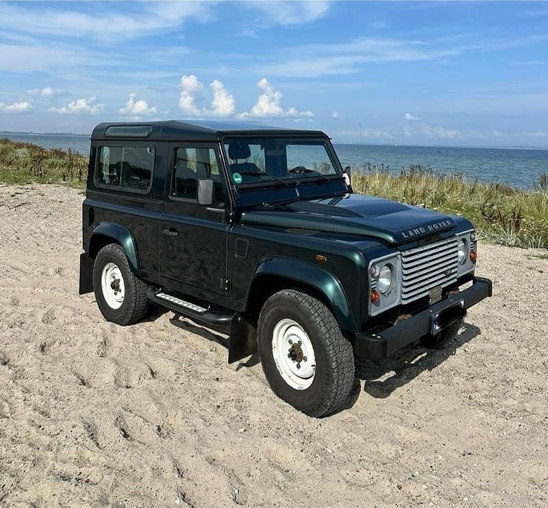Grün Gebraucht 2013 Land Rover Defender SUV | 44.500 € (Superpreis) - Bild 1/4