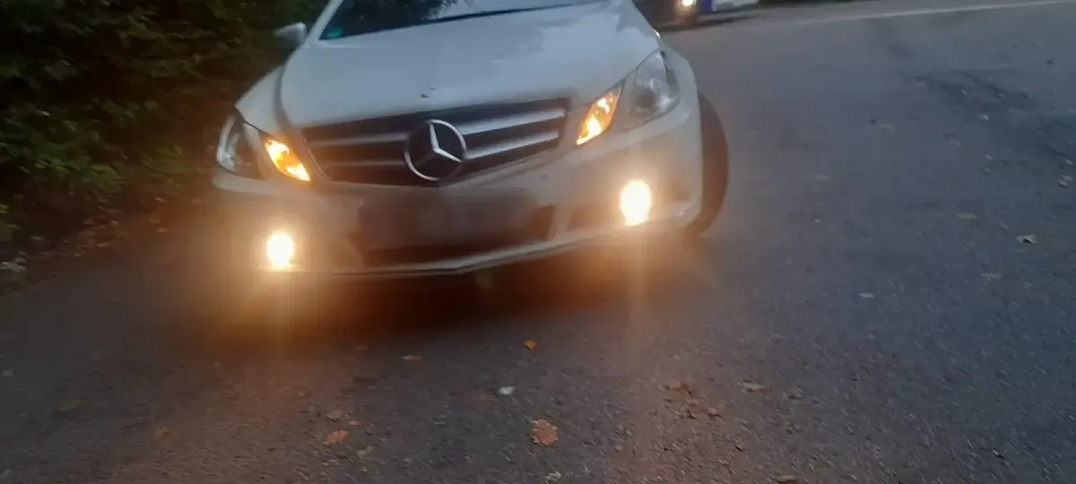 Gebraucht Mercedes E220 172 PS (126 kW) 2011 Weiß Coupé