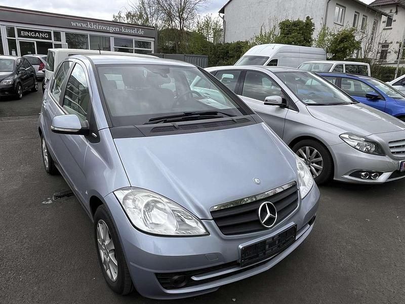 Gebraucht Mercedes A180 Elegance 116 PS (85 kW) 2011 Blau Limousine