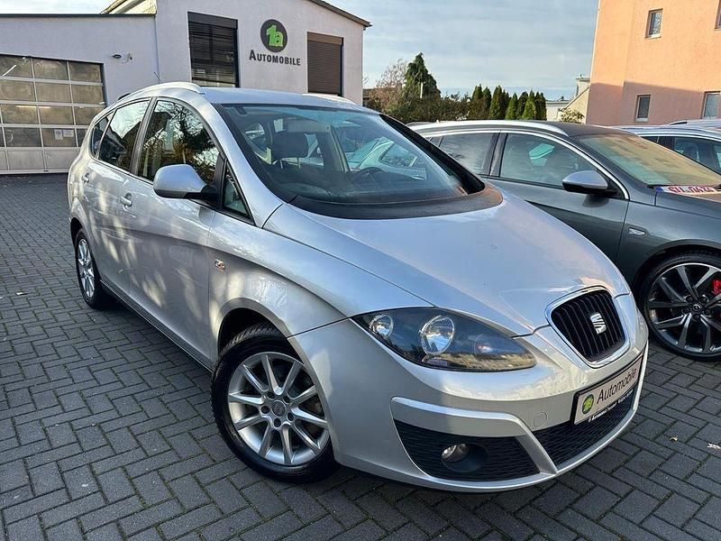 Silber Gebraucht 2011 Seat Altea XL Ecomotive Van / Kleinbus | 4.999 € (Fairer Preis) - Bild 1/4