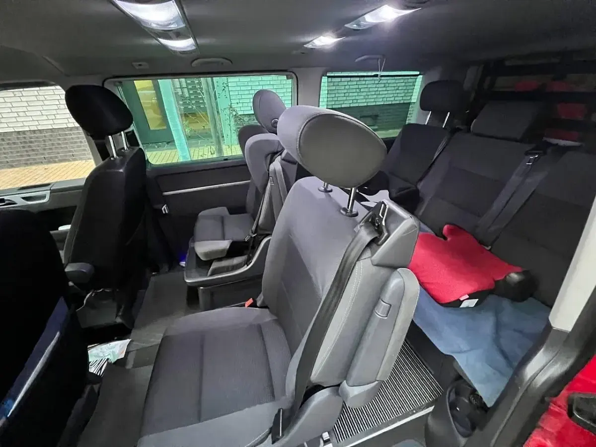 Gebraucht VW Multivan Edition 140 PS (102 kW) 2011 Rot Van / Kleinbus