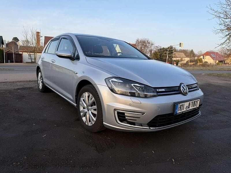 Gebraucht VW e-Golf 100 kW (136 PS) 2019 Silber Kleinwagen