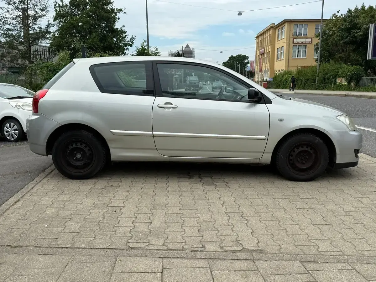 Gebraucht Toyota Corolla 96 PS (70 kW) 2005 Silber Kleinwagen