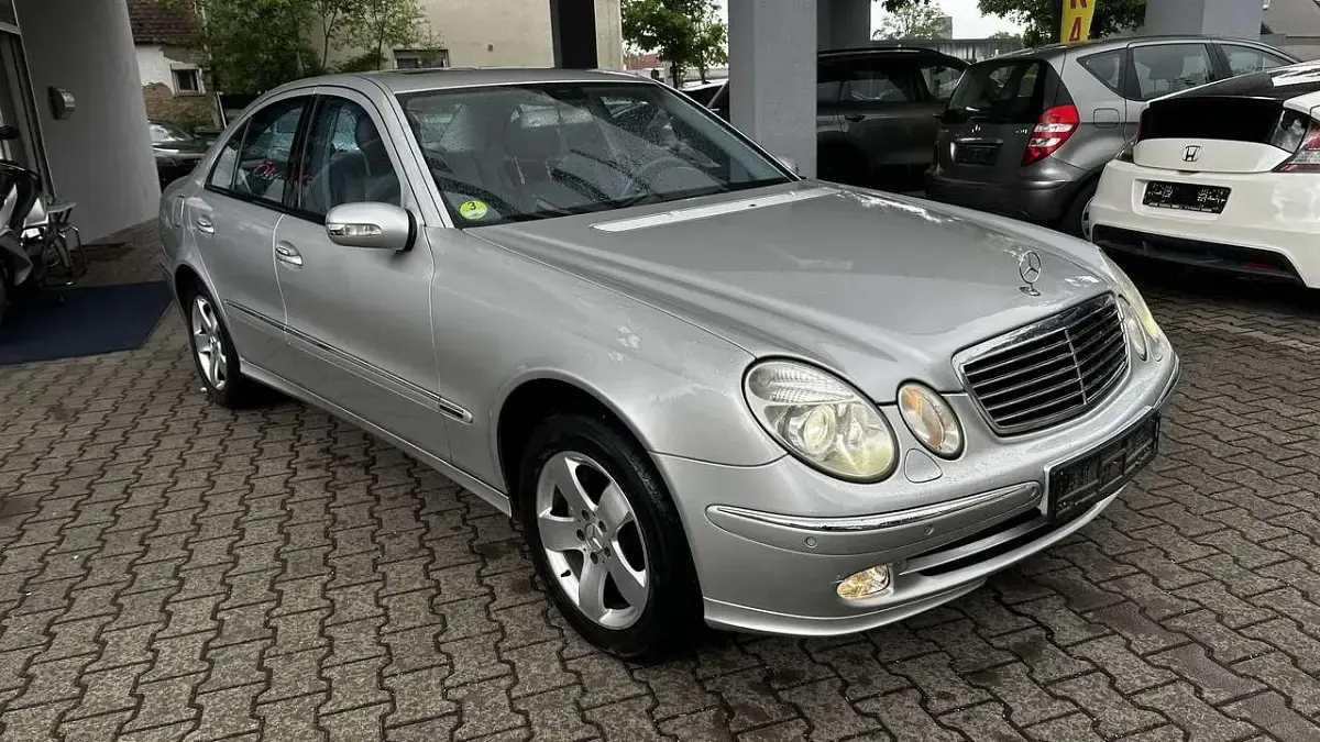 Gebraucht Mercedes E270 177 PS (130 kW) 2002 Silber Limousine