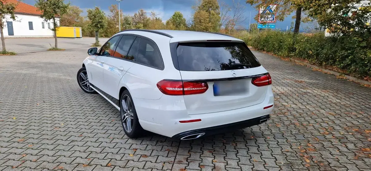 Gebraucht Mercedes E300 254 PS (186 kW) 2018 Weiß Kombi