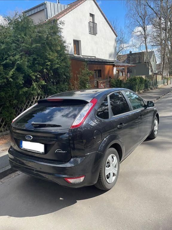 Gebraucht Ford Focus 101 PS (74 kW) 2011 Schwarz Limousine