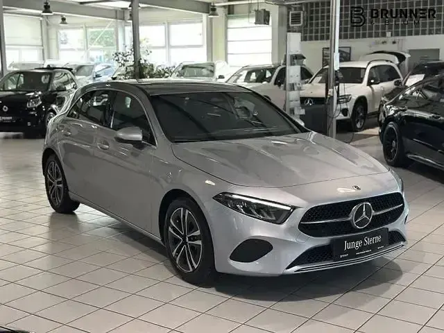 Gebraucht Mercedes A180 136 PS (100 kW) 2024 Silber Limousine