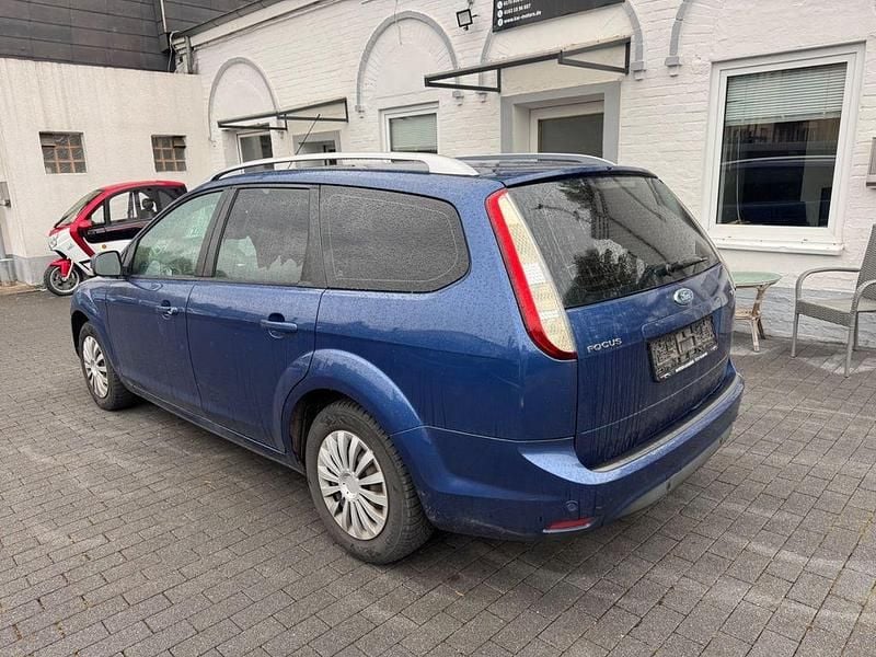 Używany Ford Focus Style 109 KM (80 kW) 2010 Niebieski Sedan/Limuzyna