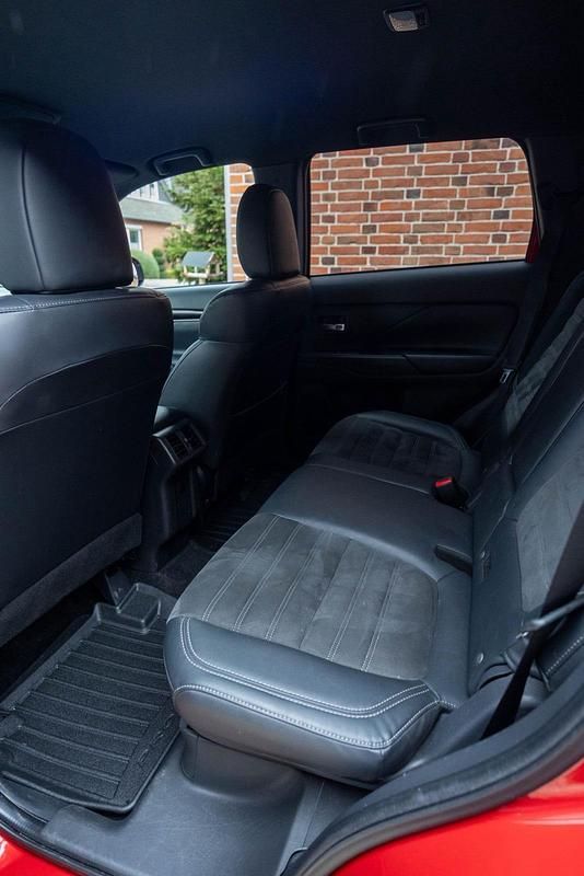 Gebraucht Mitsubishi Outlander 150 PS (110 kW) 2019 Rot SUV