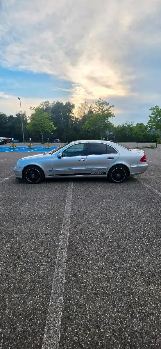 Gebraucht Mercedes E220 150 PS (110 kW) 2005 Silber Limousine