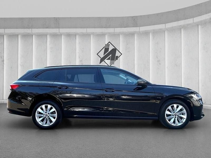 Gebraucht Skoda Superb 150 PS (110 kW) 2025 Ebony schwarz metallic Kombi